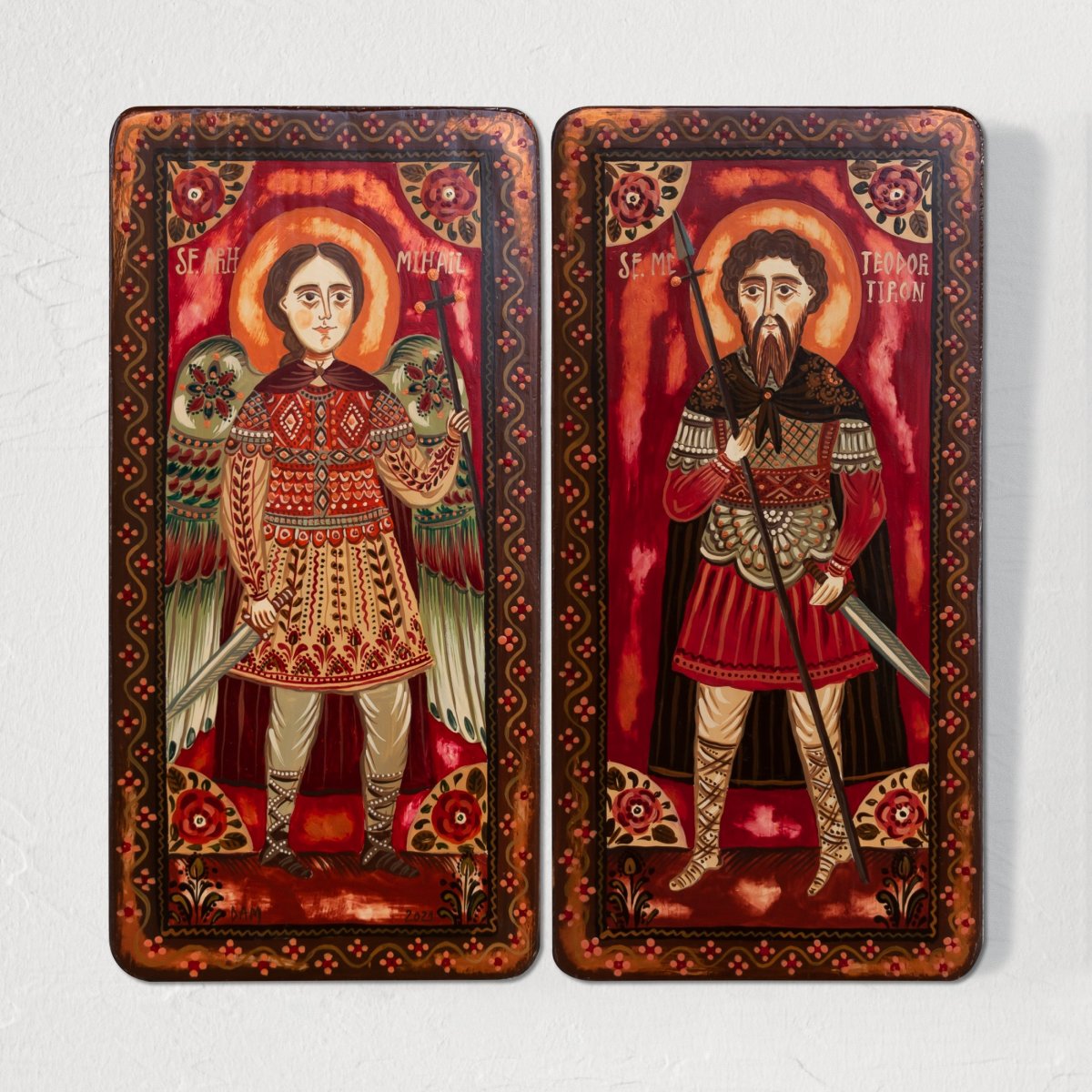 Icoană pe lemn tip diptic "Sf. Arh. Mihail și Sf. Mc Teodor Tiron", 2 x 10x20cm